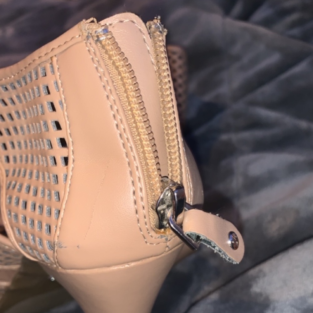 High heals - Picture 3 of 3